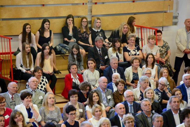 Jubileusz 100-lecia Szkoły - „Wspomnień czar” - część artystyczna podczas uroczystych obchodów Jubileuszu Szkoły